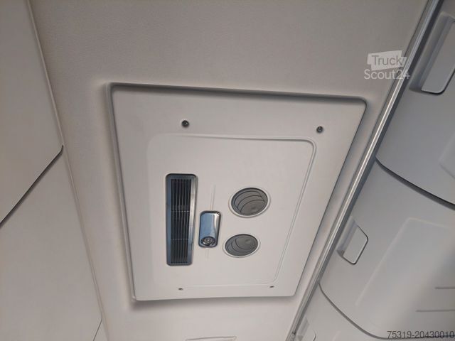 Nagy térfogatú nyergesvontató FORD F-Max 1850 LL