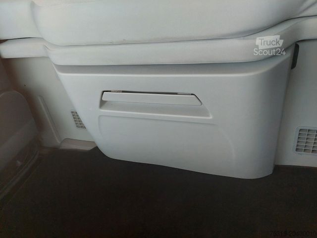 Nagy térfogatú nyergesvontató FORD F-Max 1850 LL