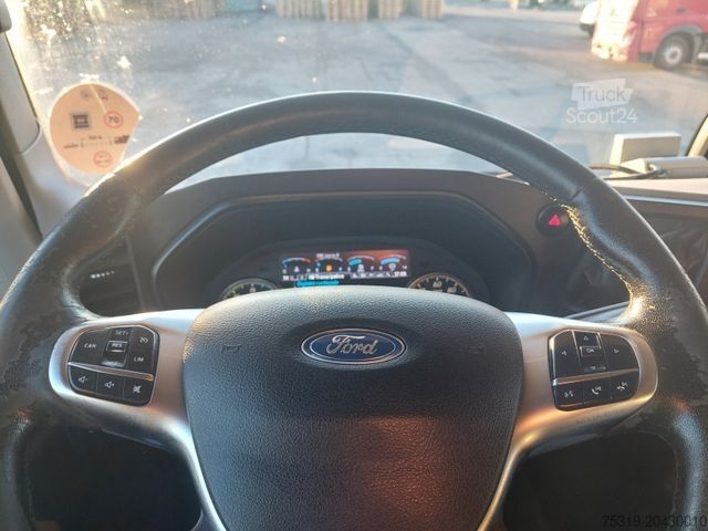 Nagy térfogatú nyergesvontató FORD F-Max 1850 LL