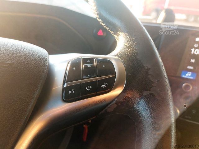 Nagy térfogatú nyergesvontató FORD F-Max 1850 LL