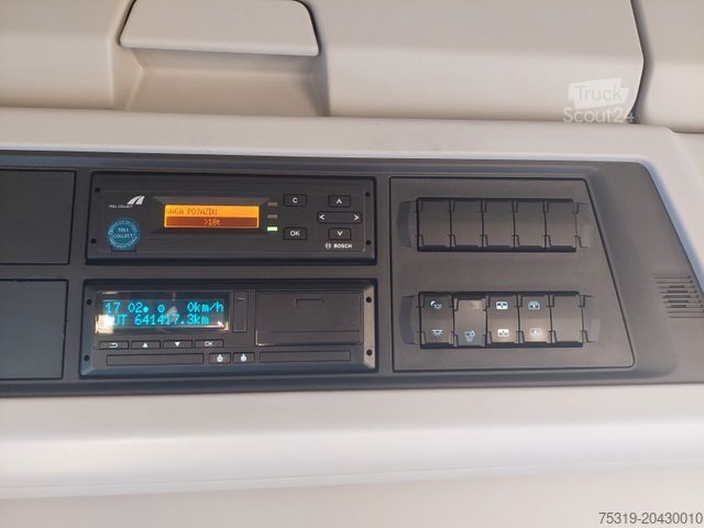 Nagy térfogatú nyergesvontató FORD F-Max 1850 LL