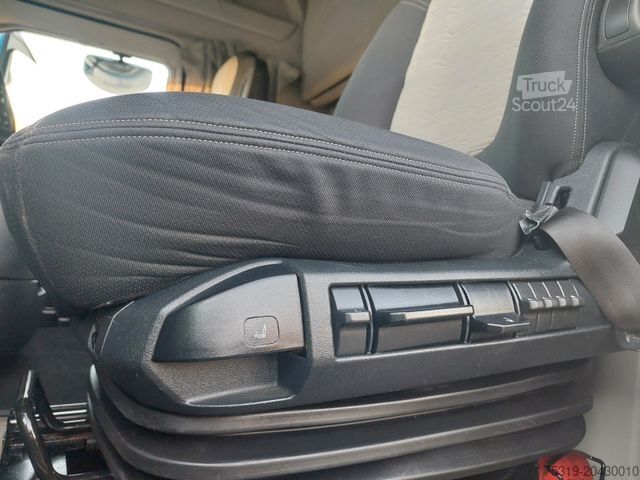 Nagy térfogatú nyergesvontató FORD F-Max 1850 LL