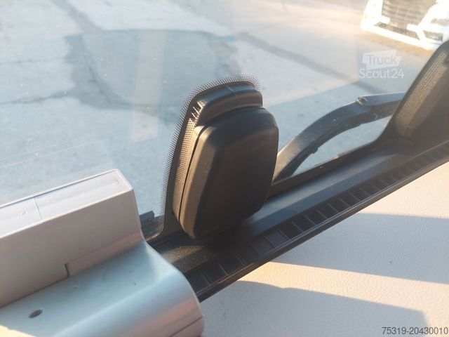 Nagy térfogatú nyergesvontató FORD F-Max 1850 LL