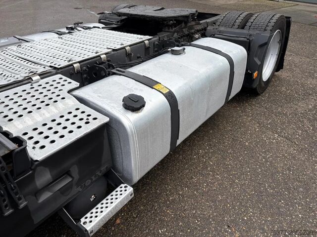 Kötet SZM Volvo FH 460 Mega,lowliner,2x tank,VEB,I park cool