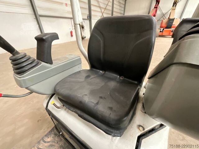  Takeuchi TB 210 R