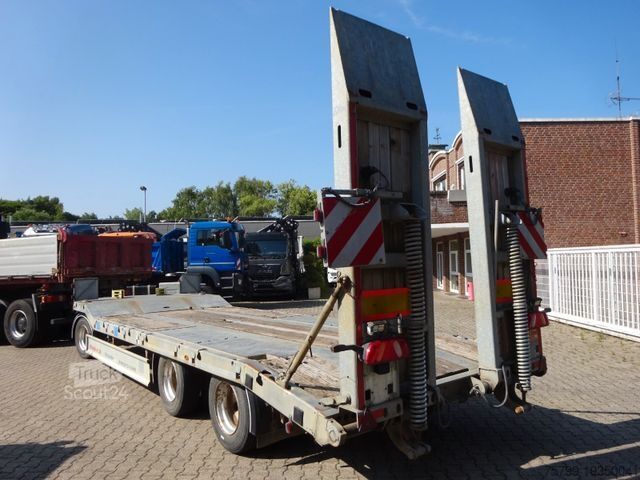 Žemagrindė platforma priekaba MÖSLEIN Tieflader Anhänger mit 3 Achsen und Rampen