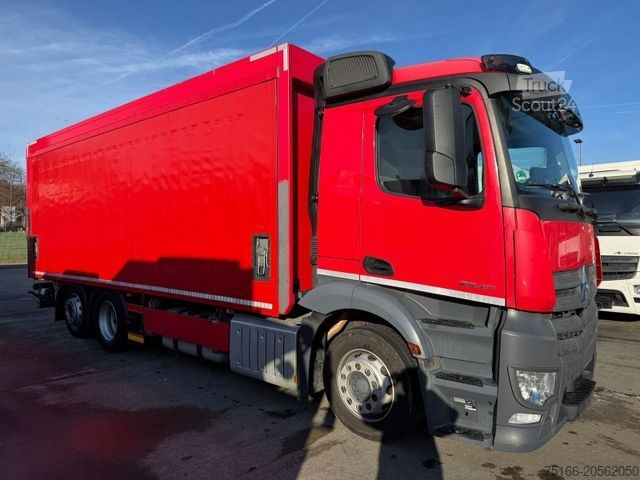 Škatlasti tovornjak MERCEDES-BENZ ANTOS 2540 L Getränke 6,95 m LBW 2 T*AHK*LENK