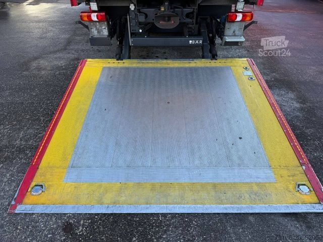 Škatlasti tovornjak MERCEDES-BENZ ANTOS 2540 L Getränke 6,95 m LBW 2 T*AHK*LENK