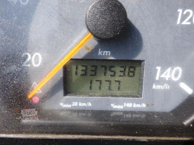 Dodávka s vysokou strechou MERCEDES-BENZ 616D Vario Kastenwagen 4x2