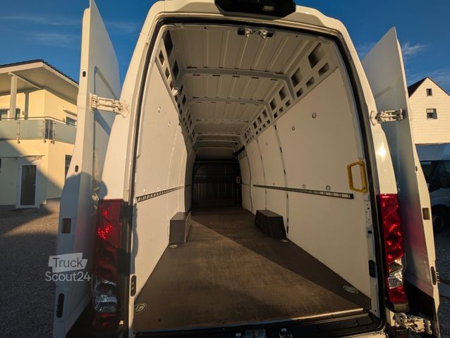 Furgoneta de caja alta IVECO 35S18V L4H3 *AUTOMATIK* *NEUWERTIG* 176 PS XXXL!