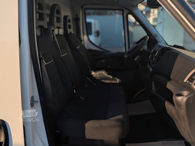 Furgoneta de caja alta IVECO 35S18V L4H3 *AUTOMATIK* *NEUWERTIG* 176 PS XXXL!