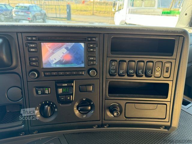 LKW mit Getränkeaufbau SCANIA P 320 / LBW / 2 x AHK / LENKACHSE / 18 PAL