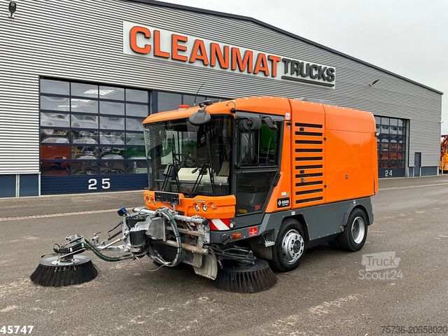 Utcaseprő RAVO 580 with 3-rd brush