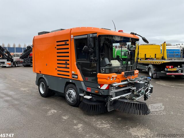 Utcaseprő RAVO 580 with 3-rd brush