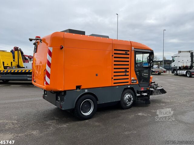 Utcaseprő RAVO 580 with 3-rd brush