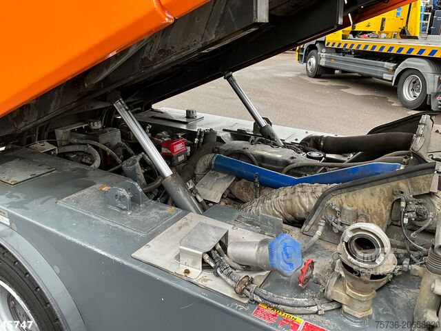 Utcaseprő RAVO 580 with 3-rd brush