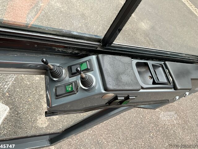 Utcaseprő RAVO 580 with 3-rd brush