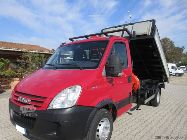 Lastbil med kran och tippflak IVECO DAILY 65C18