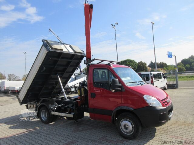 Lastbil med kran och tippflak IVECO DAILY 65C18