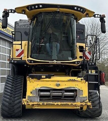 Зерноуборочный комбайн New Holland CR 10.90