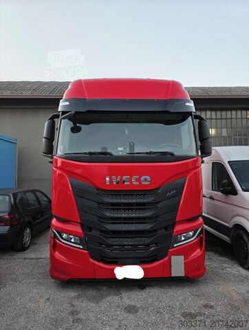 стандартен влекач Iveco Stralis