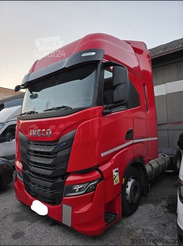 стандартен влекач Iveco Stralis