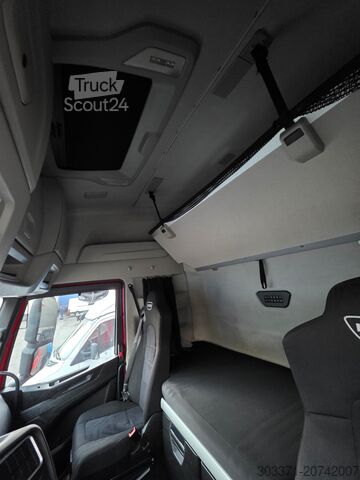 стандартен влекач Iveco Stralis