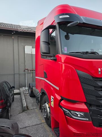 стандартен влекач Iveco Stralis