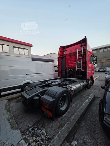 стандартен влекач Iveco Stralis