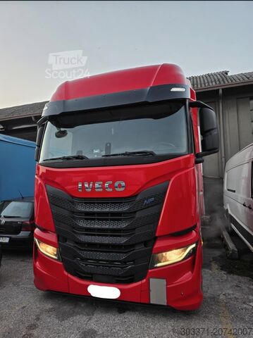 стандартен влекач Iveco Stralis