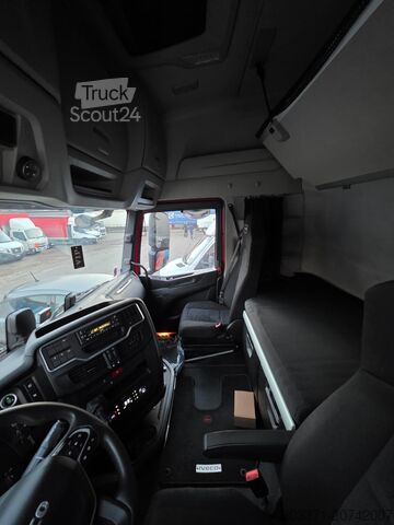 стандартен влекач Iveco Stralis