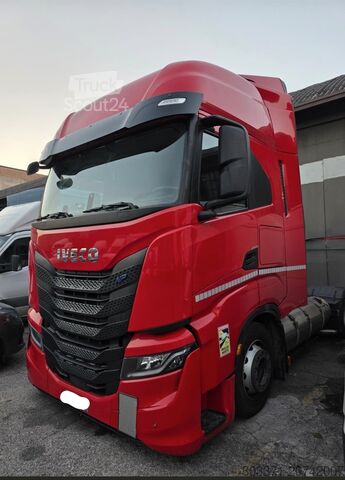 стандартен влекач Iveco Stralis