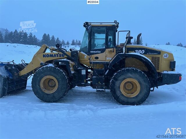 Wiellader Komatsu WA380-7 wheel loader w/ bucket, scale, summer and