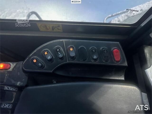 Wiellader Komatsu WA380-7 wheel loader w/ bucket, scale, summer and