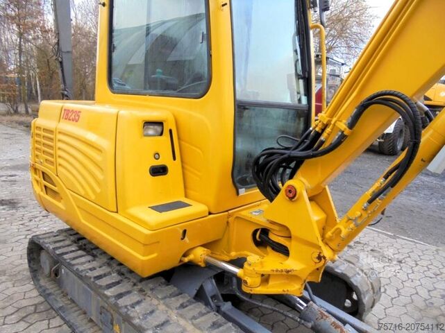 Minigraver Takeuchi TB 235