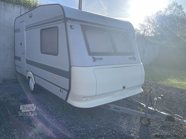 Karavāna Hobby De Luxe 400