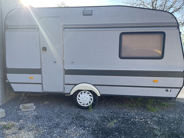 Karavāna Hobby De Luxe 400