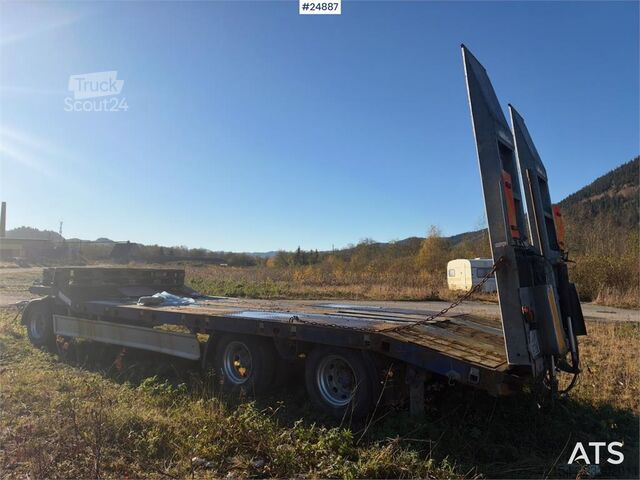 Damm tehnikas piekabe ar hidrauliskām rampām – piegādāta Damm machinery trailer with hydraulic ramps – Delivered