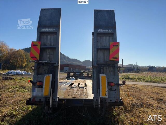 Damm tehnikas piekabe ar hidrauliskām rampām – piegādāta Damm machinery trailer with hydraulic ramps – Delivered