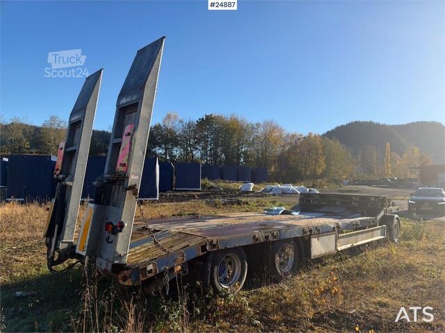 Damm tehnikas piekabe ar hidrauliskām rampām – piegādāta Damm machinery trailer with hydraulic ramps – Delivered