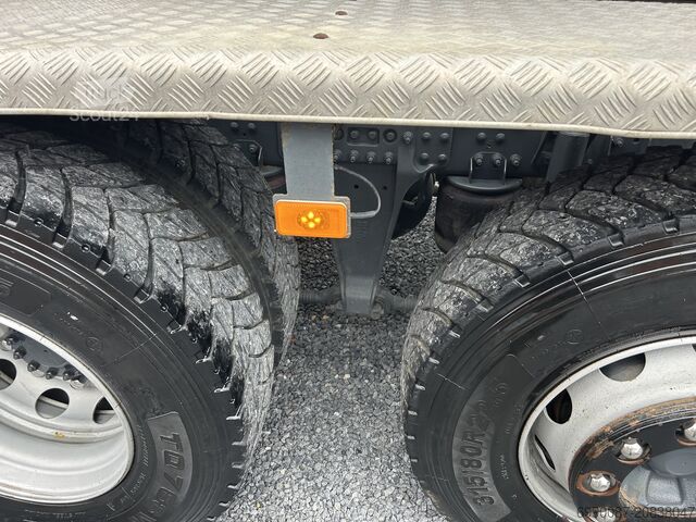 Tracteur routier standard Volvo Fm