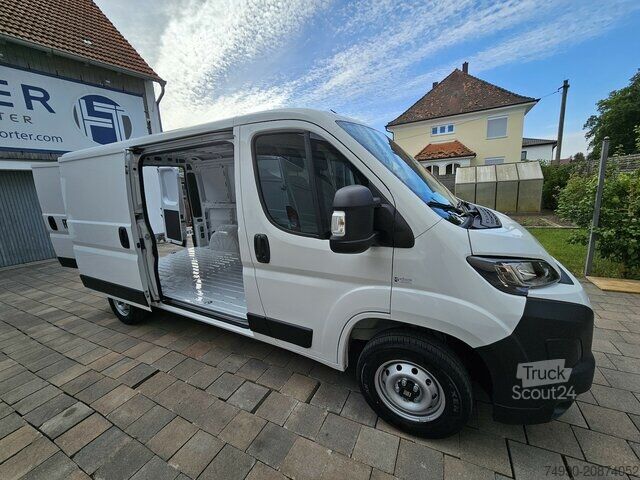 Furgone personalizzato Fiat Ducato 120 L2H1 Visibility Kamera 260° Türen
