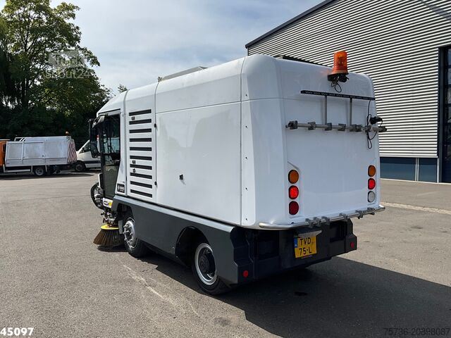 Silniční zametač Ravo 540 Euro 6 with 3-rd brush