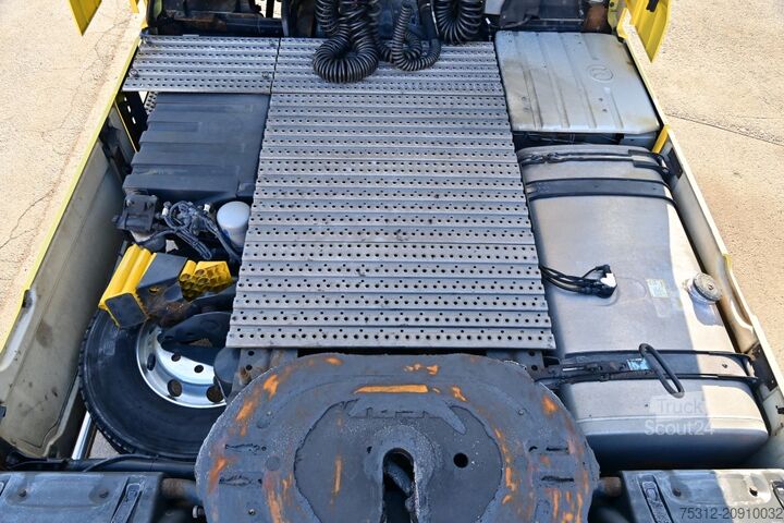 Standart çekici ünitesi MAN TGX18.560  XXL Retarder Alufelgen 2 Betten