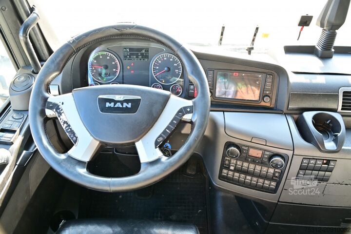 Standart çekici ünitesi MAN TGX18.560  XXL Retarder Alufelgen 2 Betten