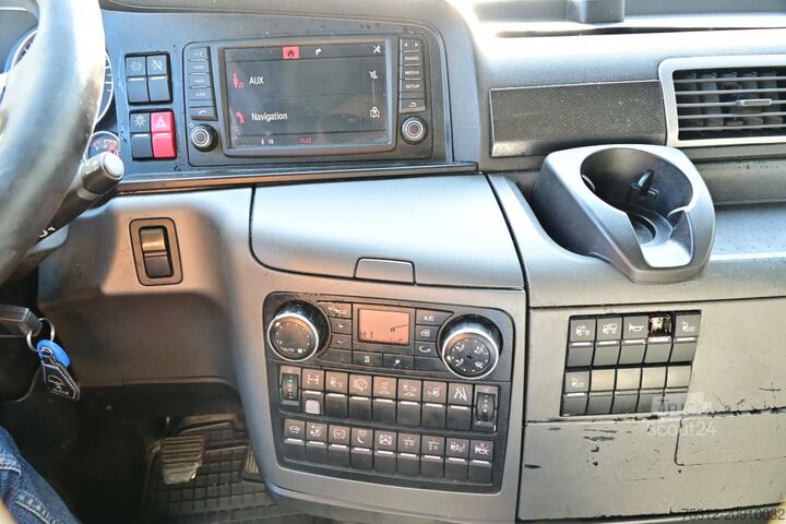 Standart çekici ünitesi MAN TGX18.560  XXL Retarder Alufelgen 2 Betten