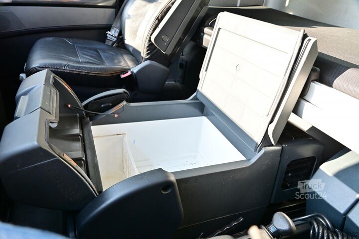 Standart çekici ünitesi MAN TGX18.560  XXL Retarder Alufelgen 2 Betten