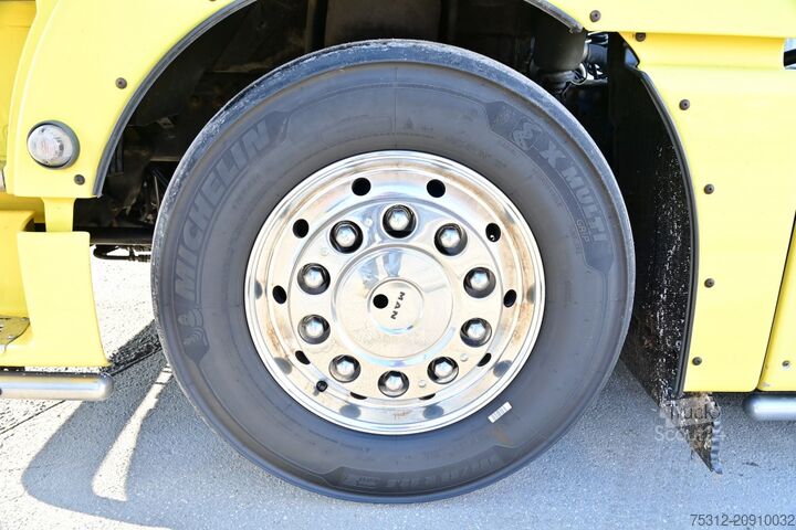 Standart çekici ünitesi MAN TGX18.560  XXL Retarder Alufelgen 2 Betten