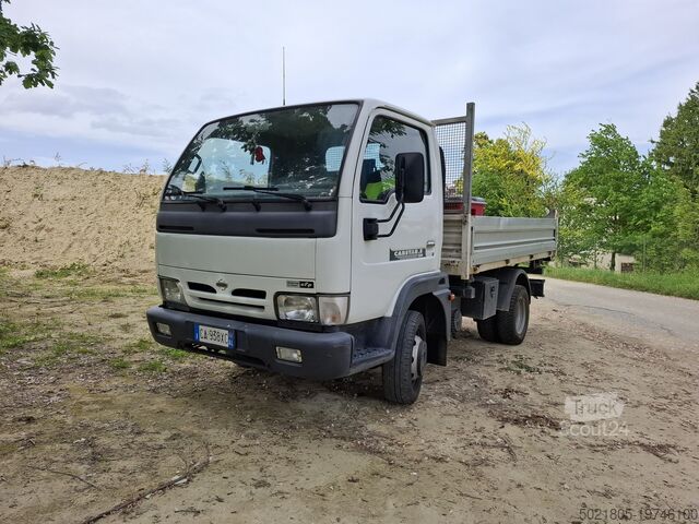 Billenőplatós teherautó Nissan Cabstar
