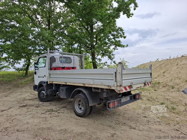 Billenőplatós teherautó Nissan Cabstar